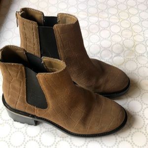 Vince Camuto Anikaaa Bootie, new without tags. Edgy stretch easy slip on shoe.